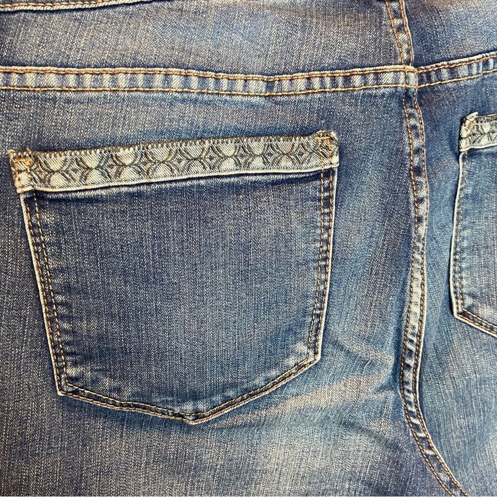 Code Bleu Denim Capris With Side Stripe Detail - image 5